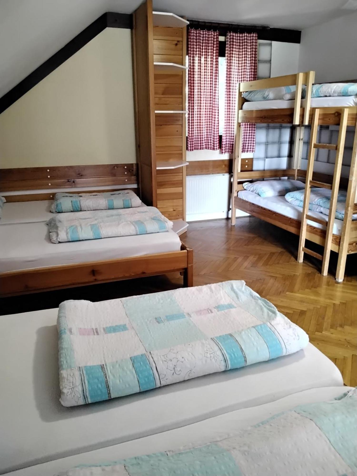 Accommodation And Restaurant Tia 戈雷尼斯卡地区采尔克列 外观 照片