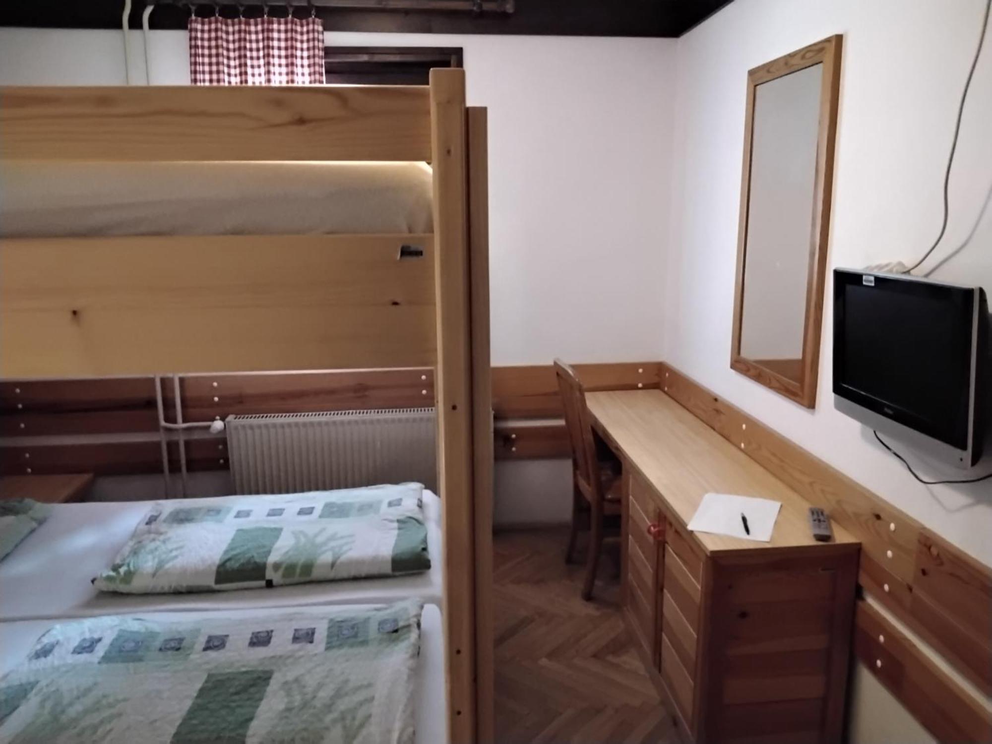 Accommodation And Restaurant Tia 戈雷尼斯卡地区采尔克列 外观 照片