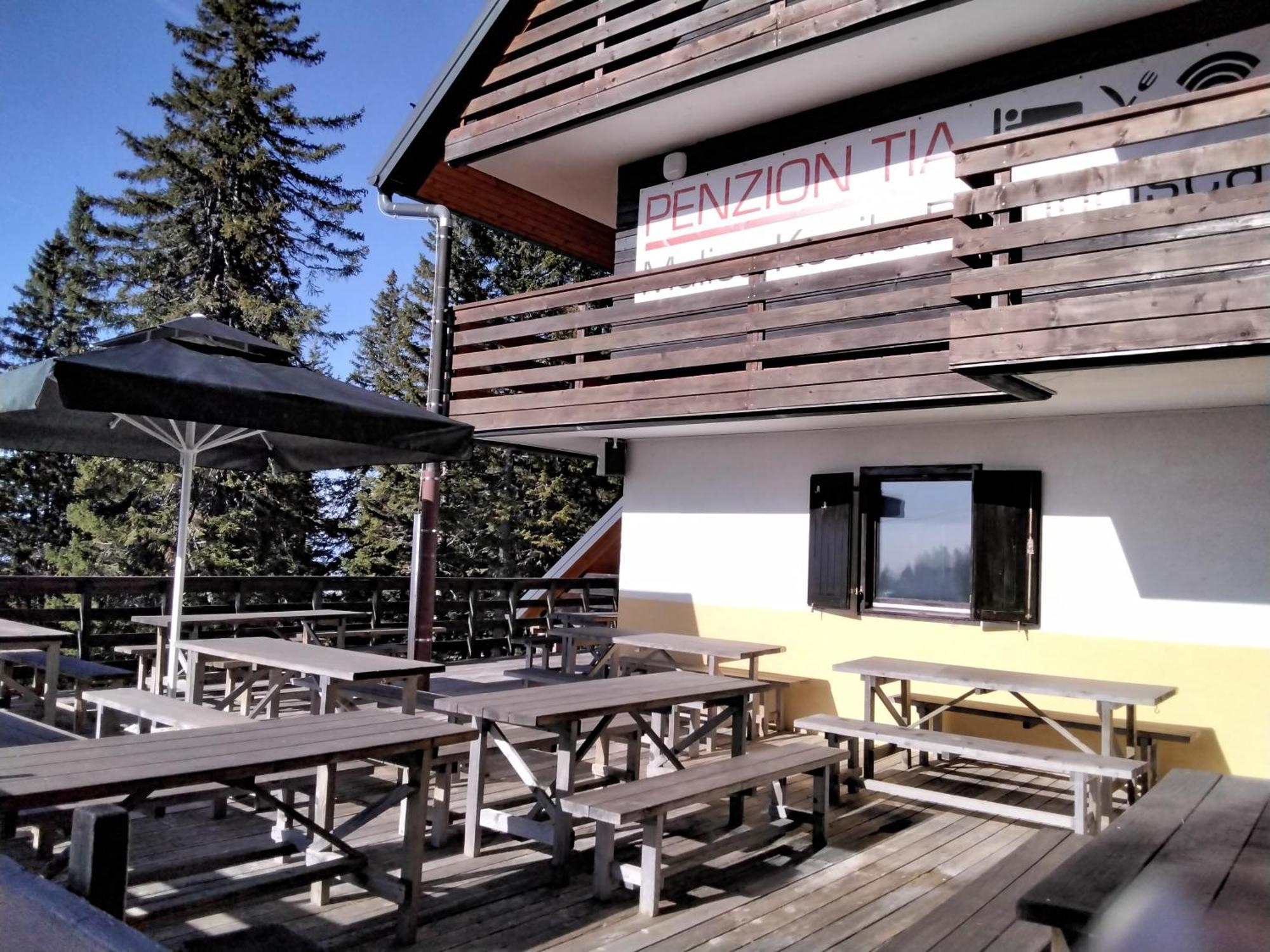 Accommodation And Restaurant Tia 戈雷尼斯卡地区采尔克列 外观 照片